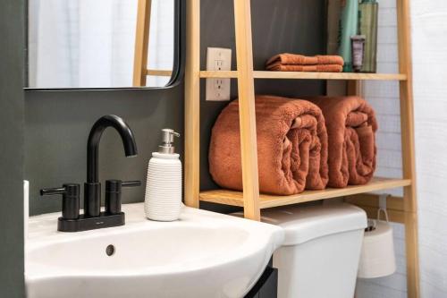 City Boho ✦ New Kitchen ✦ King Bed ✦ WFH in Bexley, USA