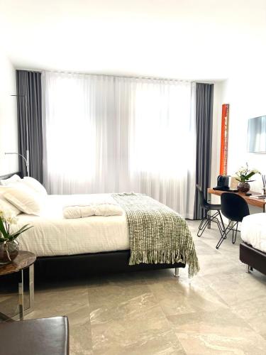 Superior Triple Room image 10