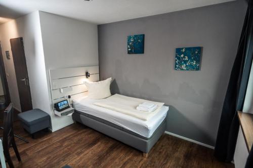 Hotel Scharfes Eck 3.1km von Ötisheim entfernt