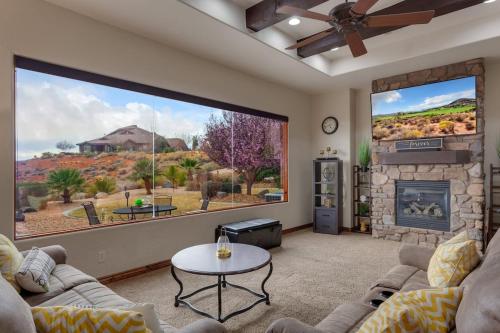 1919 Coral Ridge Across From Clubhouse and Pools! Golf Course Views!