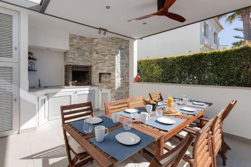 VILLA LIMOEIRO - Beautiful new home nestled in the heart of Galé 5