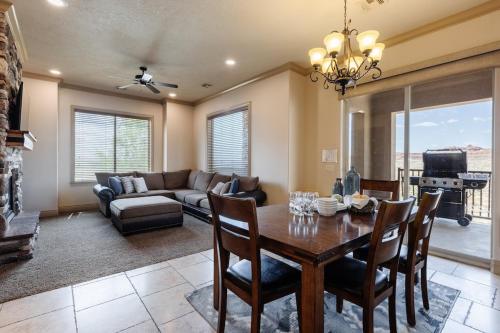 H4 Coral Springs Resort sleeps 8 guests, 3bd and 2 bathrooms with an outdoor fireplace