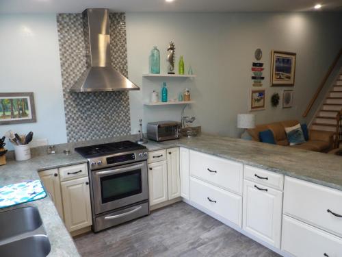 廚房, Bike & Beach Bungalow at Oyster Bay-Sunset Beach in 日落海灘 (NC)
