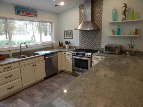 廚房, Bike & Beach Bungalow at Oyster Bay-Sunset Beach in 日落海灘 (NC)