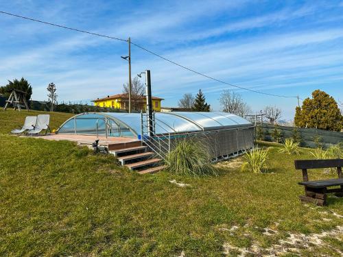 CASA VACANZA CON PISCINA,AREA GIOCHI BAMBINI.