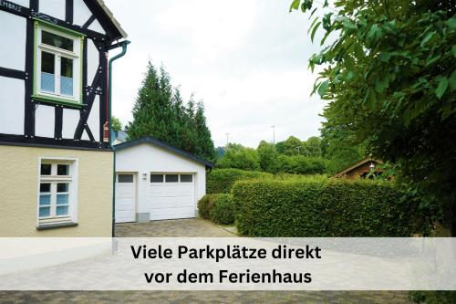 Komplettes Ferienhaus für bis zu 15 Personen mit großem Garten, Pool, Dart, Sauna-, Grill- und Fitnessbereich - Ideal für Familien