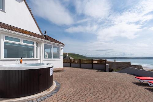 Coast View - 5 bedrooms with hot tub & sea views, Woolacombe (foto 2)