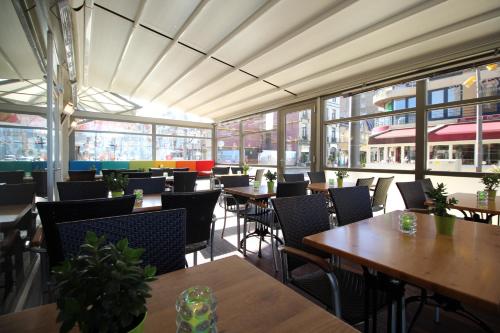 餐廳, 特拉斯酒店 (Hotel La Terrasse) in 德潘訥