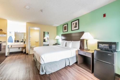 Days Inn by Wyndham Federal Way