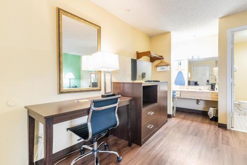 Days Inn by Wyndham Federal Way - image 6