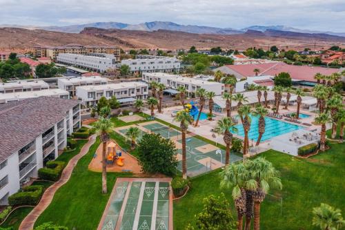 304 Main Level Condo, New Flooring, Mountain Views, Close to Pools, and More in St. George Nemzeti Park
