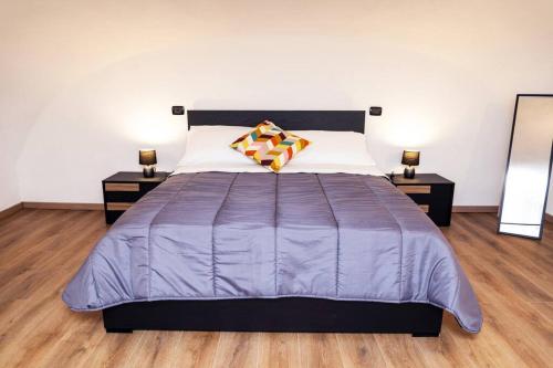 Artisti Home Naples, Naples