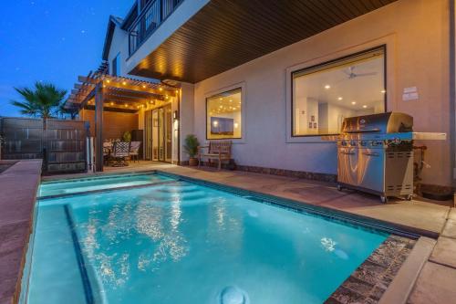 Ocotillo Springs 32 l Sleeps 33, 6 Bedrooms with Private Pool and Hot Tub