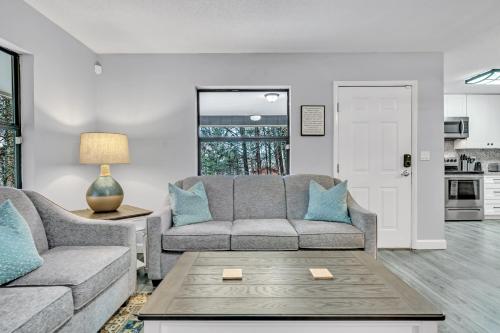 The Cozy Cove Hot Tub WIFI 560 FREE tickets each paid day - main image