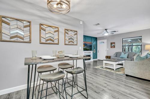 The Cozy Cove Hot Tub WIFI 560 FREE tickets each paid day - image 10