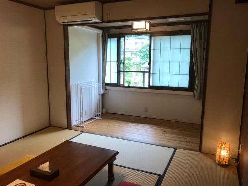 ケイズハウス箱根和室　4人部屋　共用バスルーム　専用トイレ付　布団1〜4組
