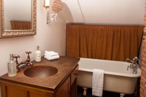 Argos Inn - Ithaca's Boutique Hotel - image 11