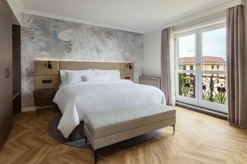 1 king bed, 1 sofa bed