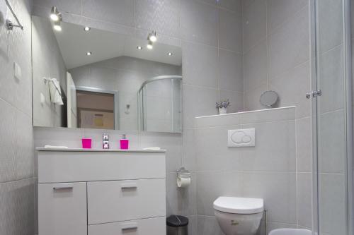Apartments by the sea Makarska - 20587 - image 4