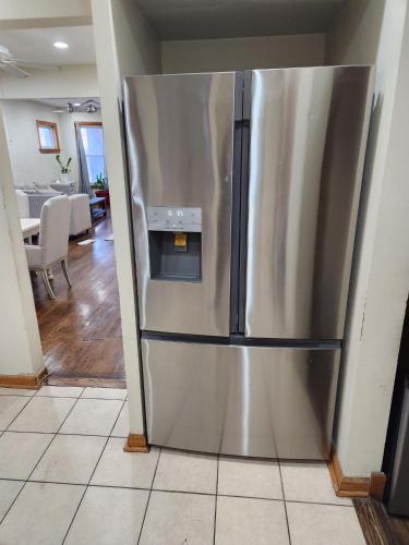 Relaxing Entire Roseland Neighborhood Apartment Unit in Chicago, USA