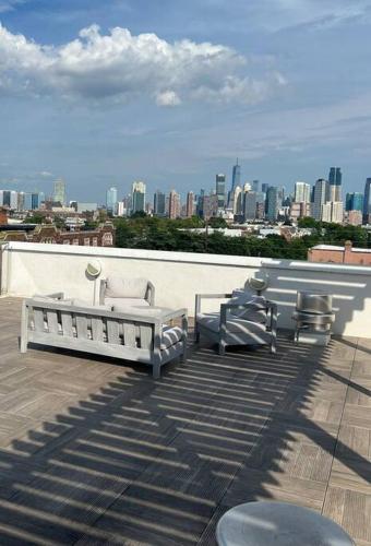 Stylish & Chic 2 bedroom w/balcony in Jersey City