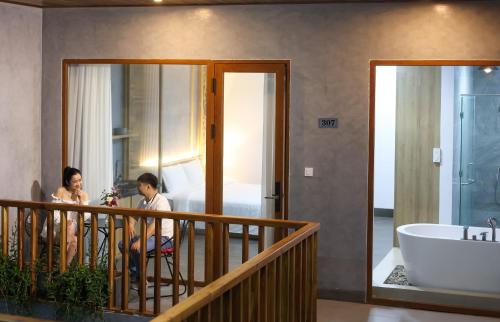 room detail thumbnail 1