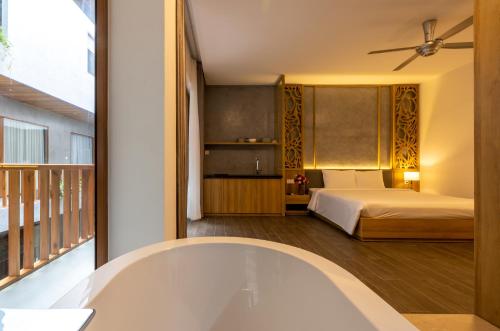 room detail thumbnail 2