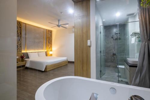 Shower, Moon Sun Boutique Villa near Imperial Tomb of Dong Khanh