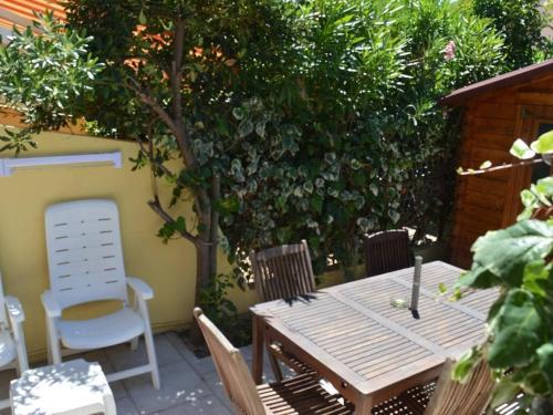 . Studio cabine climatisé avec cour privée, 4 couchages, proche plage - Le Grau du Roi - FR-1-250-127