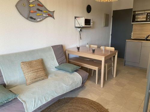 Appartement 2 pièces avec parking privé au Grau-du-Roi - FR-1-250-233 - image 4