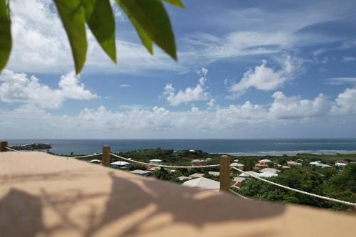 The Pearl - Spacious Air Conditioned 3BD, 2BTH Villa with Gorgeous Views