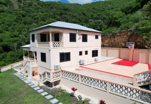 The Pearl - Spacious Air Conditioned 3BD, 2BTH Villa with Gorgeous Views