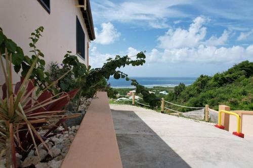 The Pearl - Spacious Air Conditioned 3BD, 2BTH Villa with Gorgeous Views