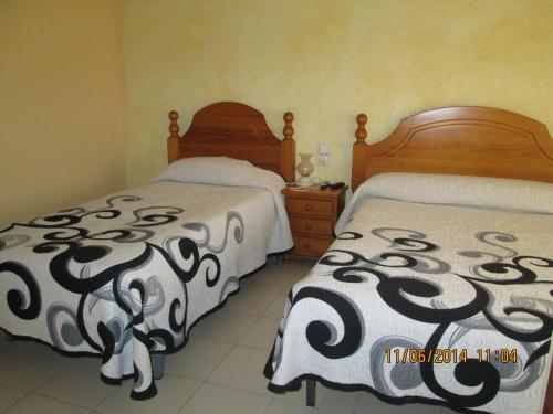 1 double bed, 1 twin bed
