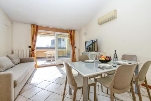 Sunset Apartment Home & Terrace 5