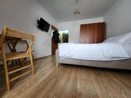 Andi's Place-Comfy Studio-City Center, Tirana (photo 6)