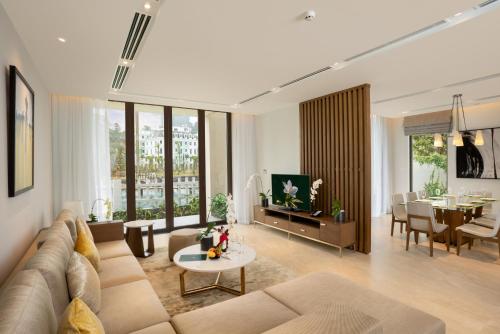 room detail thumbnail 1