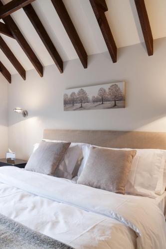 Hurtwood Hotel - image 14