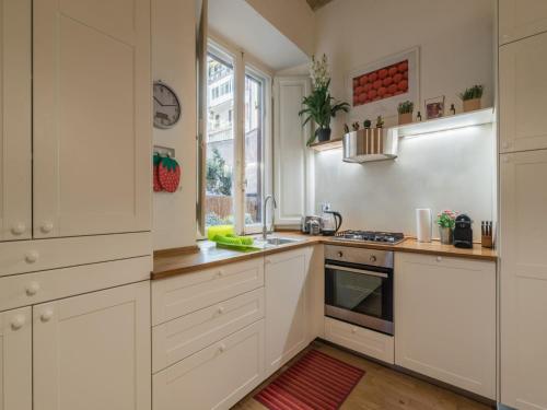 The Best Rent - Elegant flat near Colosseum, Рим (фото 3)