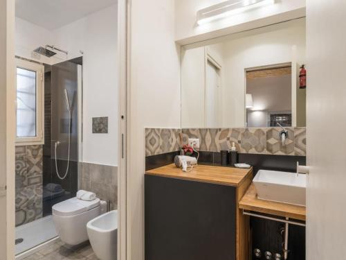 The Best Rent - Elegant flat near Colosseum, Рим (фото 5)