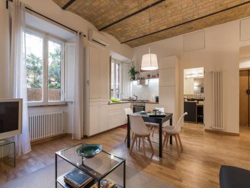 The Best Rent - Elegant flat near Colosseum, Рим (фото 6)