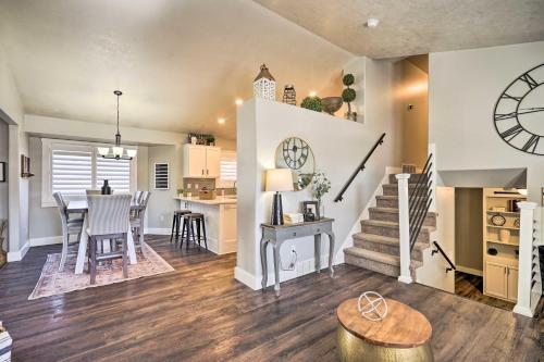 Woods Cross Vacation Rental with Hot Tub! in วู๊ด ครอส (UT)