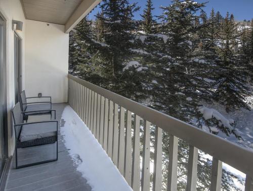 One-Bedroom Apartment image 9