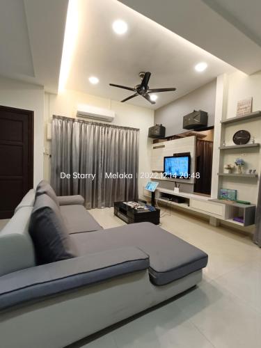 Melaka Homestay with pool 4BR Semi-D,BBQ,KTV,Billiard 15pax DeStarryVilla