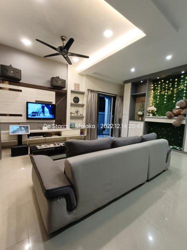 Melaka Homestay with pool 4BR Semi-D,BBQ,KTV,Billiard 15pax DeStarryVilla