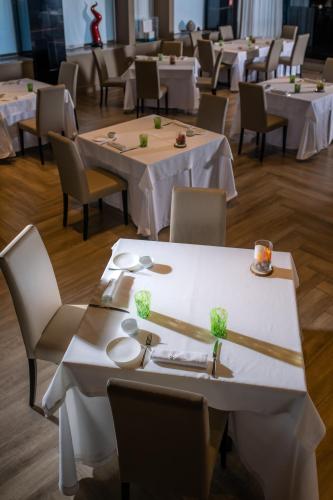 ห้องอาหาร, Hotel Commercio in บัตติปักเลีย