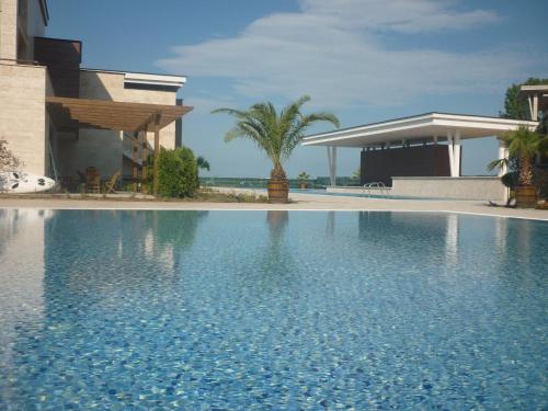 Apolonia Resort