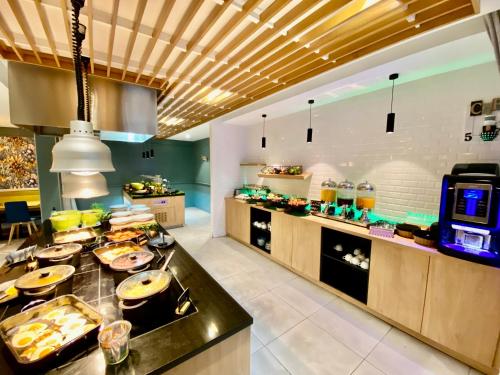 Holiday Inn Calais Coquelles an IHG Hotel - main image