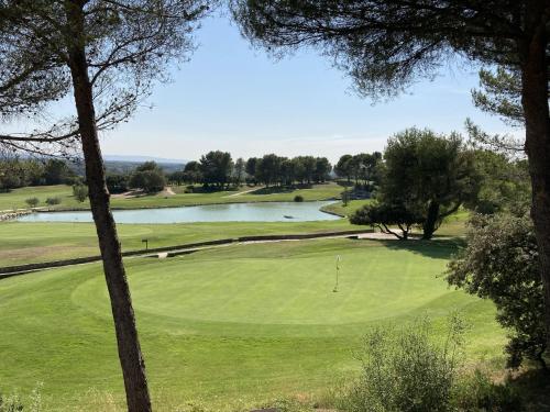 Magnifique Vue CLIM LINGE Golf Saumane 6P Piscine Tennis - Apartment - Saumane-de-Vaucluse