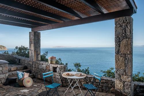 Lady Sea 6 Bedroom Villa with Heated Pool & Private Beach Access - image 3